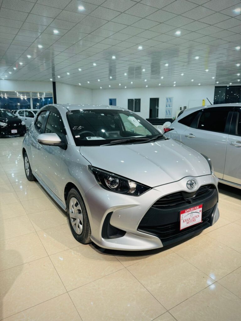 Toyota Yaris Silver 2020 japanese car dealer